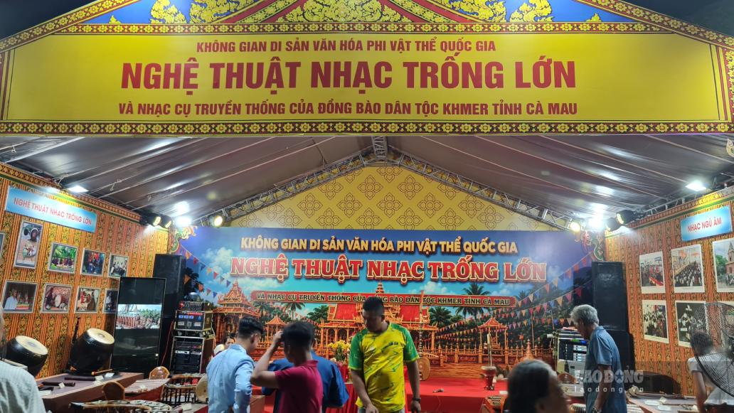 Nghệ thuật trống lớn tại lễ hội. Ảnh: Nhật Hồ.