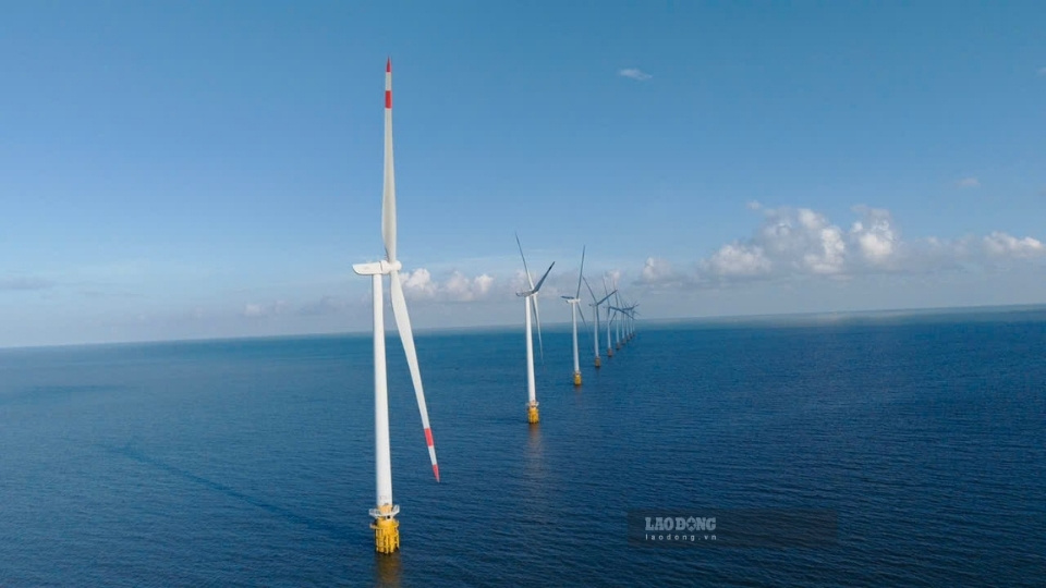 Truong Long Hoa coastal space with wind turbines opens up the potential to combine renewable energy and tourism. Photo: Hoang Loc