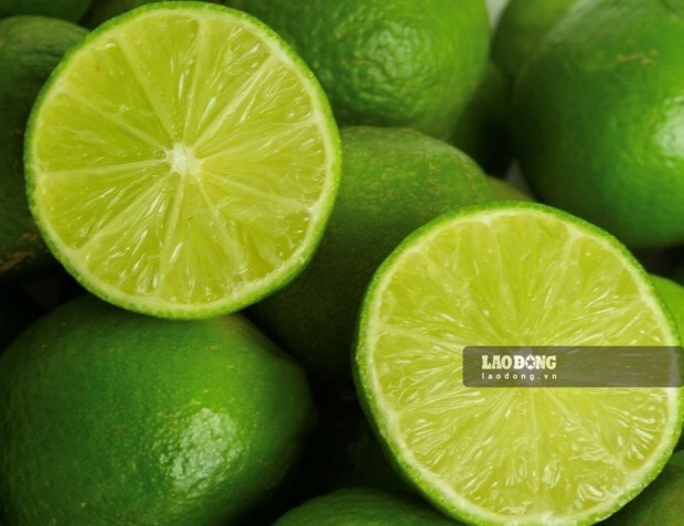Diluted lemon water can be drunk to help clean the mouth after drinking. Photo: Kieu Vu