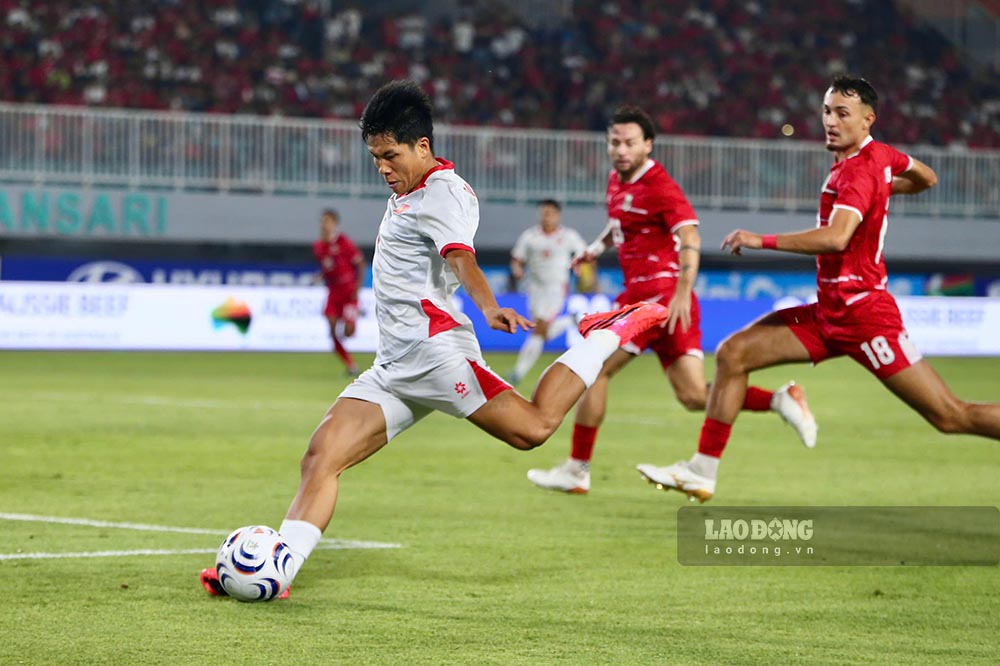 The Vietnamese team is close to qualifying for the 2026 ASEAN Cup semi-finals after a 3-0 victory over Indonesia at Pakansari Stadium. Photo: Thanh Vu