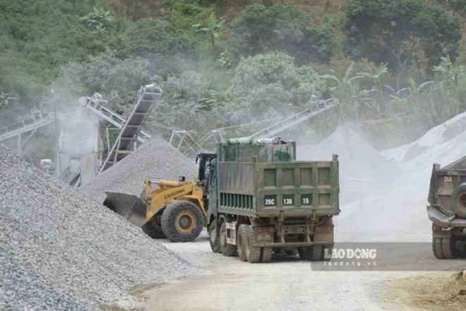 Ministry of Construction answers the issue of handling construction contracts when material prices fluctuate sharply. Photo: Truong Son