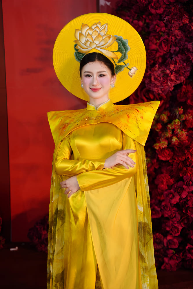 Á hậu Thúy Tiên