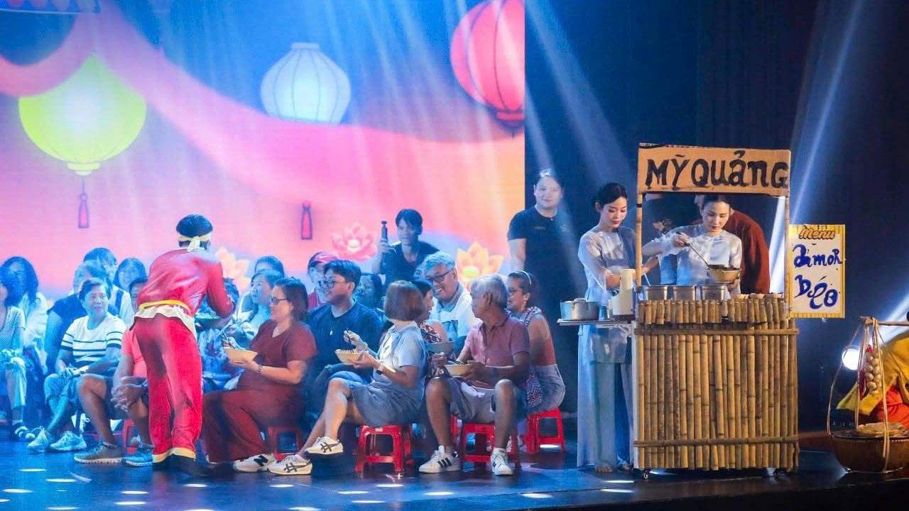 Quang noodles on stage at The Heritage Show from a familiar image in the memories of many generations of Da Nang and Central Vietnam people. Photo: The Heritage Show