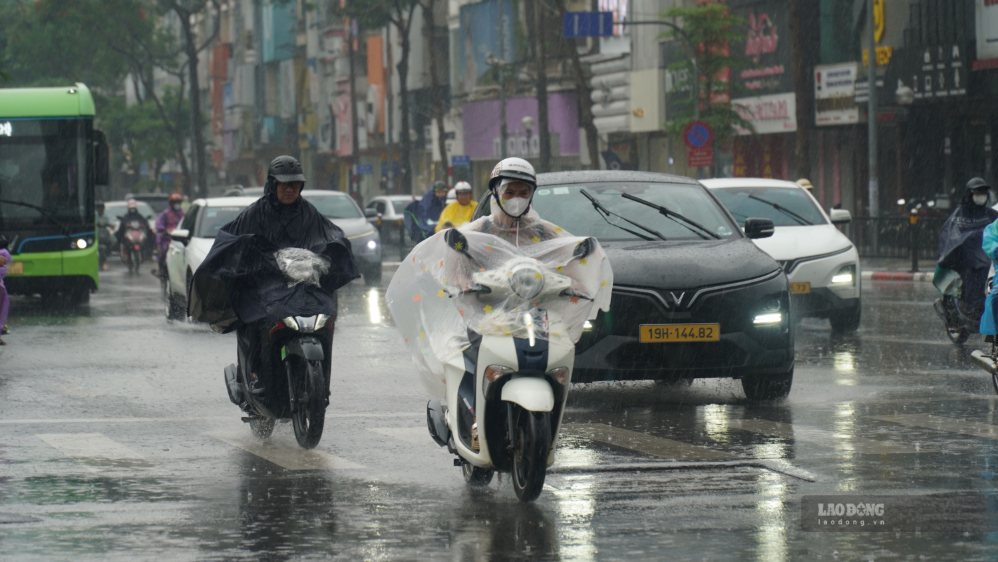 Hanoi and 10 provinces and cities at risk of the heaviest rain from this afternoon