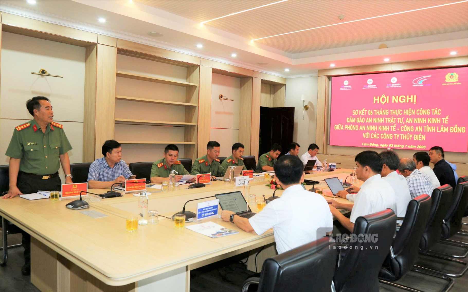 Phòng An ninh kinh tế Công an tỉnh Lâm Đồng làm việc với các công ty thủy điện về công tác bảo đảm an ninh năng lượng. Ảnh: Quốc Huy