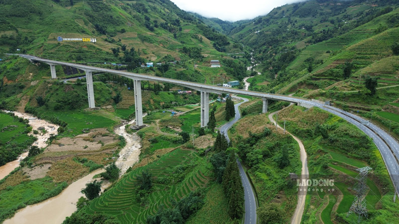 Toàn cảnh cầu Móng Sến. Ảnh: Đinh Đại 