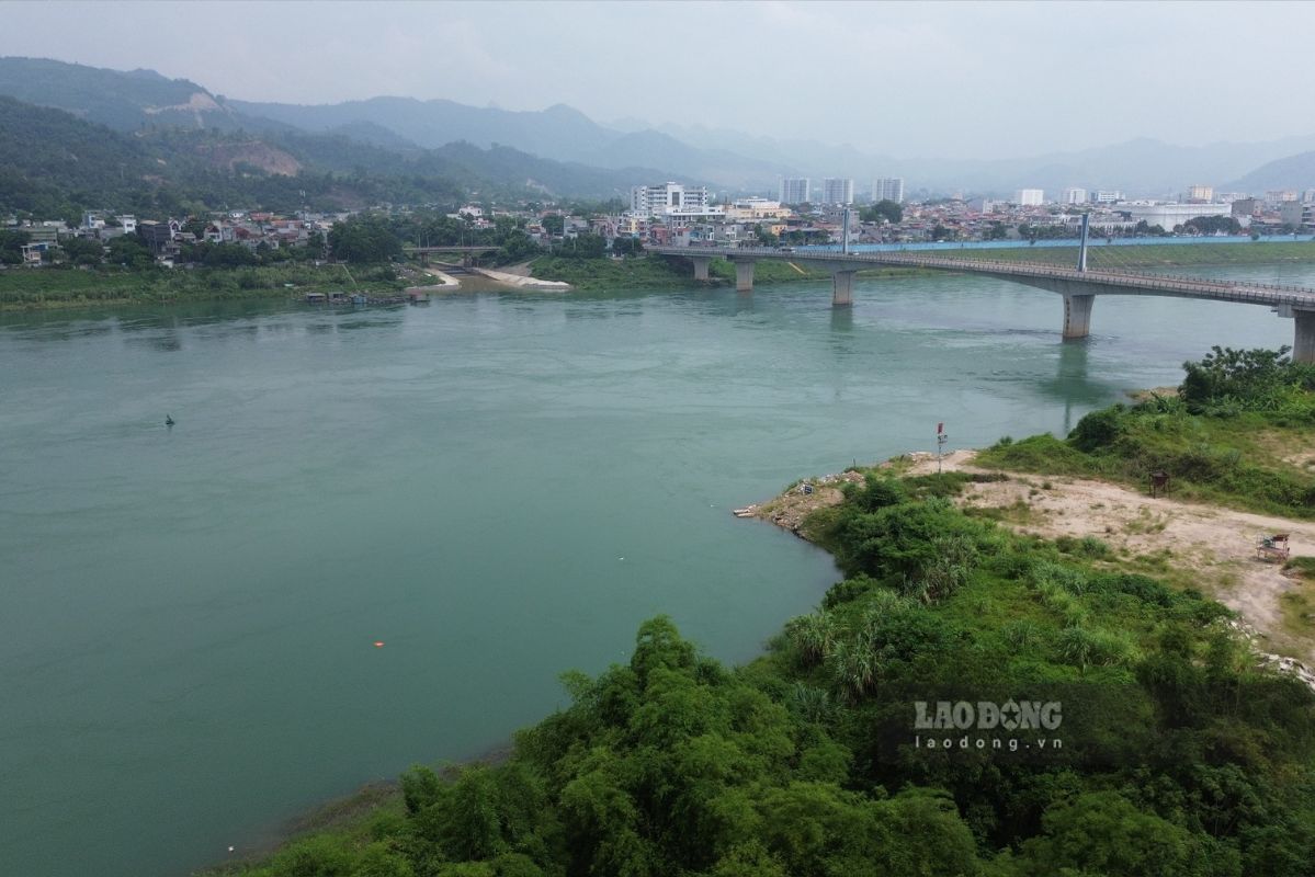 In the Northwest, Hoa Binh Lake has an upstream water level of 101.74 m. Photo: Minh Nguyen