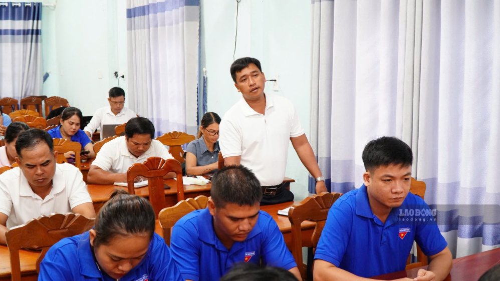 Người dân xã miền núi Trà Liên, Đà Nẵng góp ý tại diễn đàn xây dựng đội ngũ Công an xã. Ảnh: Tuấn Tú