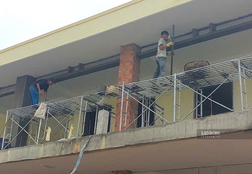 Thợ có tay nghề về sơn, tô trát vẫn bị thiếu hụt. Ảnh Thanh Tuấn