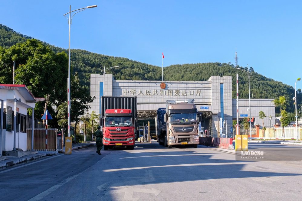 La zone du poste frontière de Hữu Nghị est étendue de manière synchrone pour améliorer la capacité de dédouanement. Photo: Khánh Linh