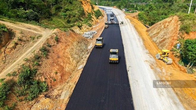 Cao tốc Hữu Nghị - Chi Lăng đang trên đà về đích. Ảnh: Khánh Linh