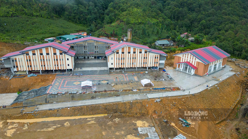 Four ethnic minority boarding schools in border communes of Lao Cai are being accelerated, aiming to serve the 2026-2027 school year. Photo: Dinh Dai