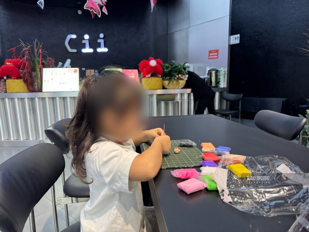When children enter grade 1, it is a major turning point in terms of environment, discipline and information reception methods. Photo: Khanh Linh