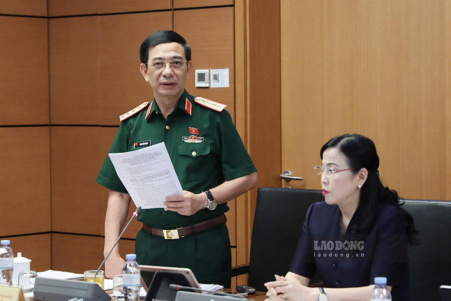 General Phan Van Giang - Member of the Politburo, Deputy Prime Minister, Minister of National Defense - expressed his opinion at the group discussion session on August 4. Photo: To The