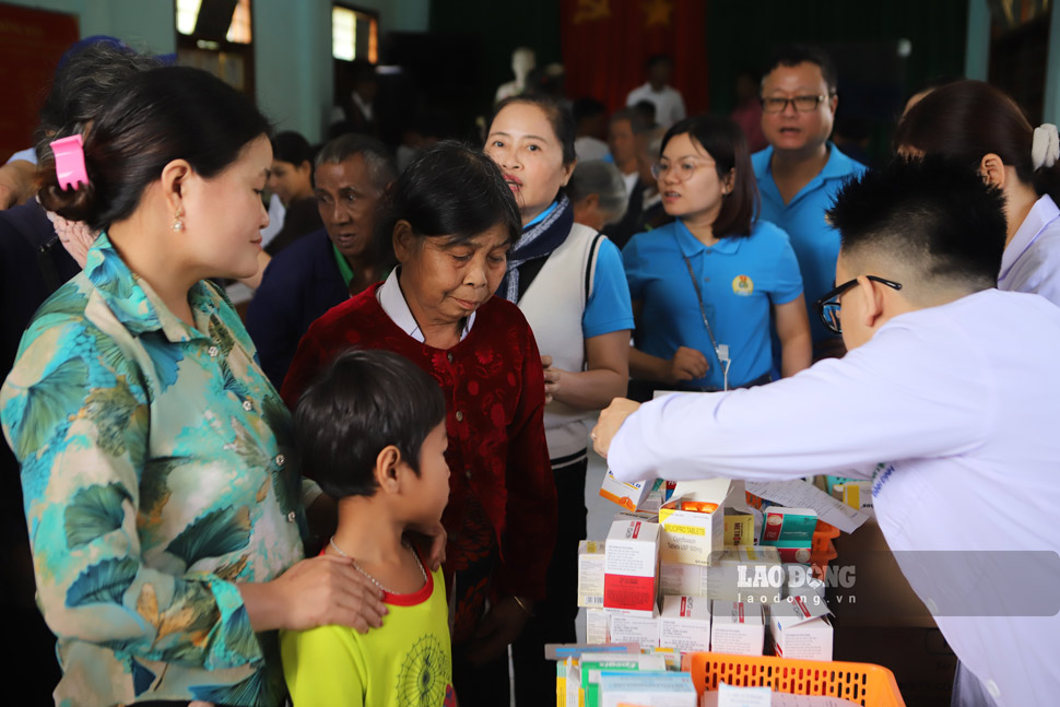 Actividades de examen médico y dispensación de medicamentos a nivel comunal en Gia Lai. Foto: Hoai Phuong