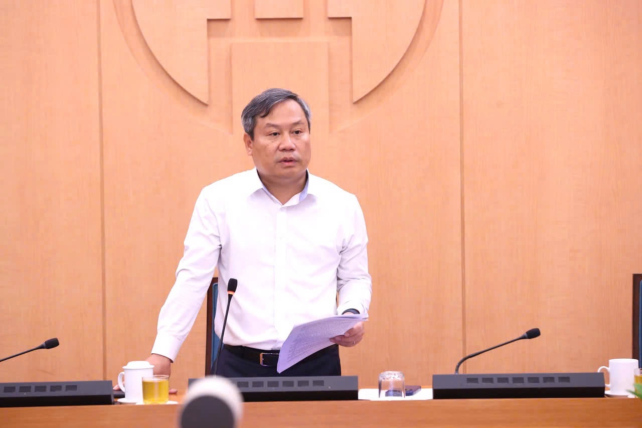 Chairman of Hanoi People's Committee Vu Dai Thang speaks at the meeting. Photo: Hanoi People's Committee