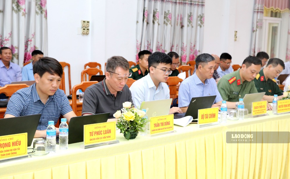 Các thành viên Đoàn công tác. Ảnh: Tiến Lập