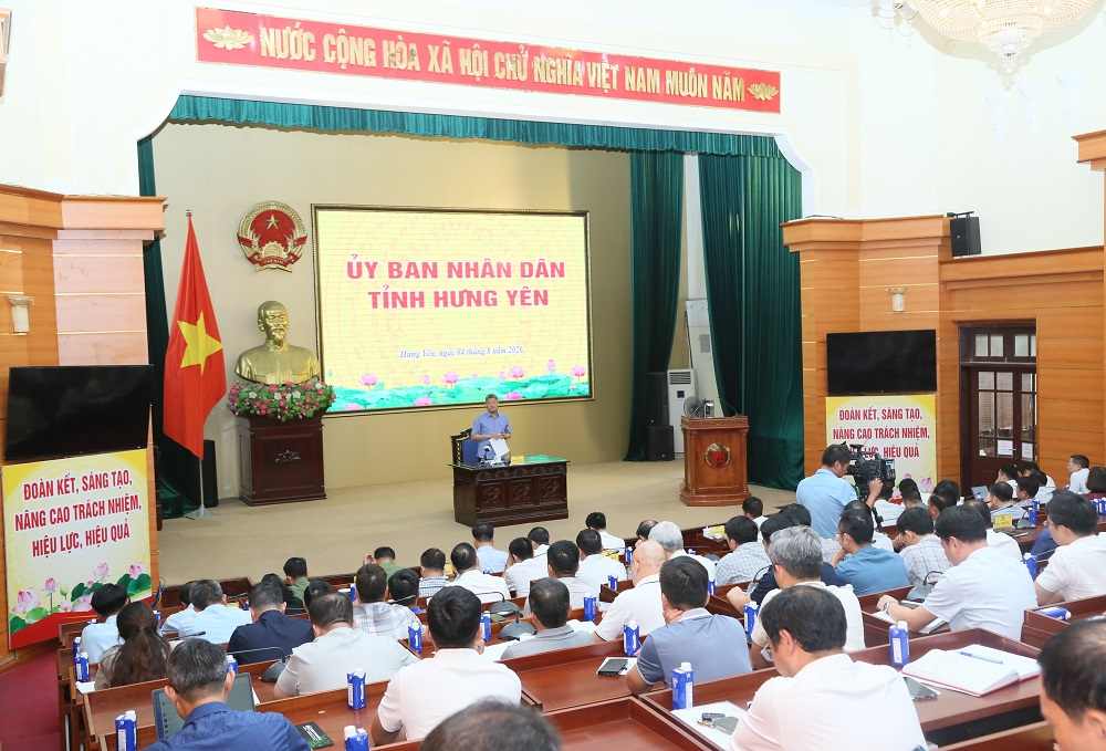 Chủ tịch UBND tỉnh Hưng Yên Nguyễn Mạnh Quyền chủ trì cuộc họp về phát triển các cụm công nghiệp trên địa bàn tỉnh. Ảnh: Cổng TTĐT tỉnh Hưng Yên