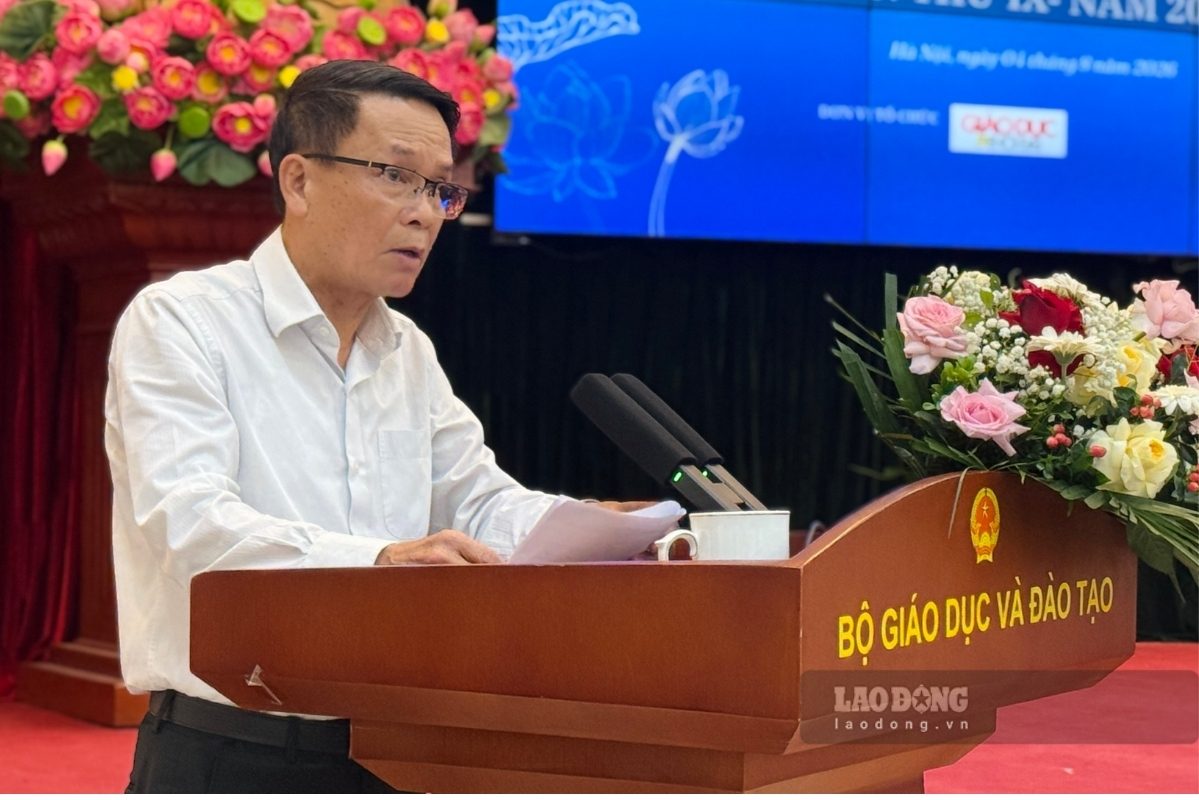 Ông Nguyễn Đức Lợi - Phó Chủ tịch thường trực Hội Nhà báo Việt Nam, Phó Trưởng Ban Tổ chức - chia sẻ tại buổi lễ. Ảnh: Phương Anh  