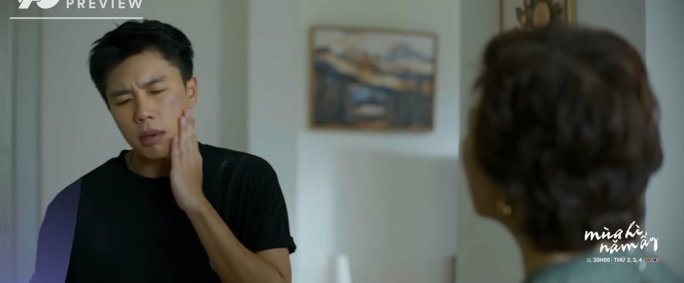 Mẹ Khánh lại nổi trận lôi đình vì con đánh nhau trong tập 2 phim “Mùa hè năm ấy“. Ảnh: VFC