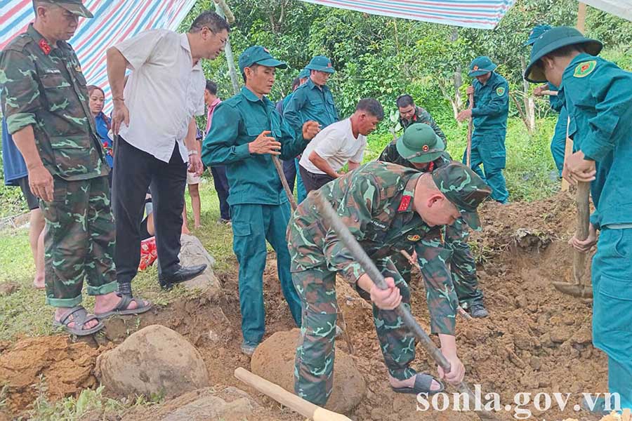 Các lực lượng tham gia tìm kiếm, quy tập hài cốt liệt sĩ tại bản Pưa Lai, xã Tô Múa. Ảnh: Cổng TTĐT tỉnh Sơn La