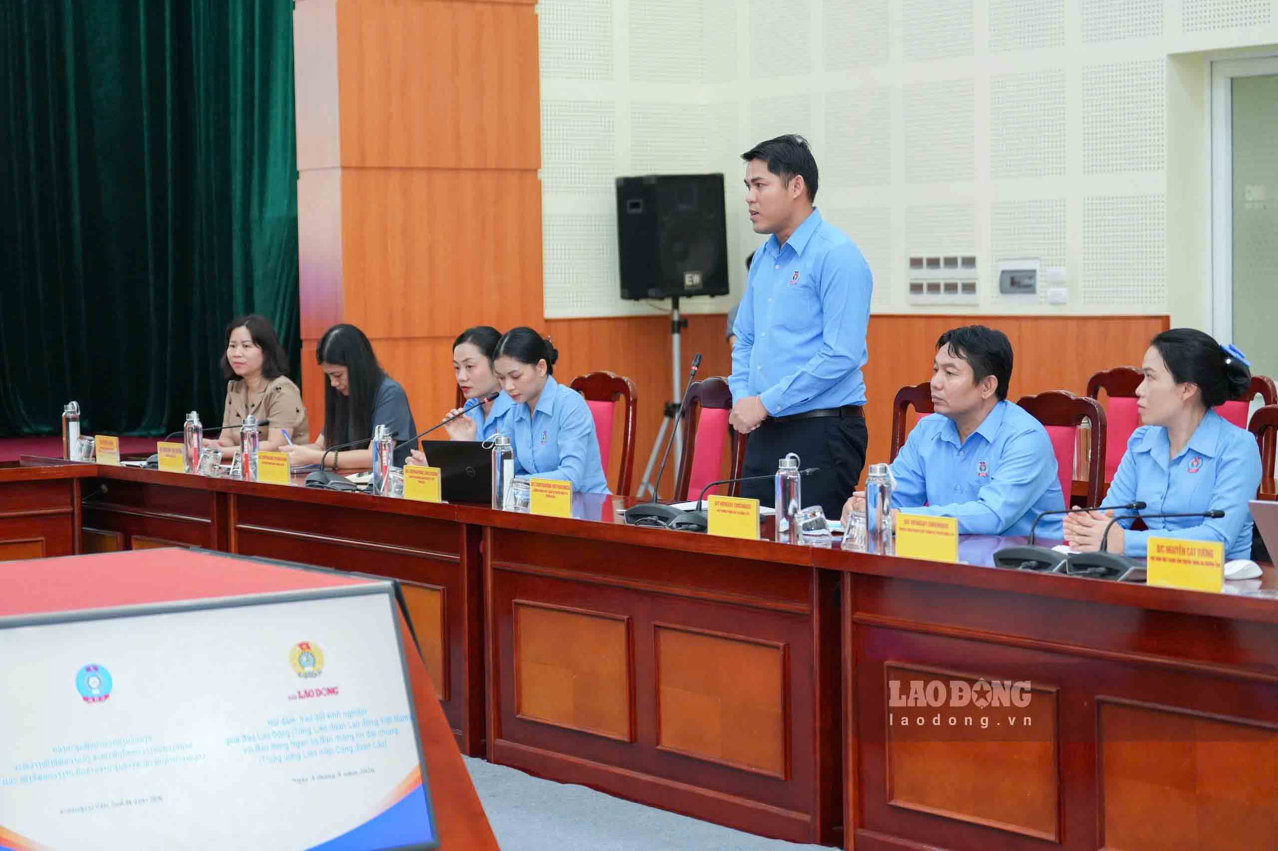 Ông Soukthavone Hotthavongsa - Trưởng phòng phát thanh và Truyền hình Trung ương Liên hiệp Công đoàn Lào. Ảnh: Hữu Chánh.