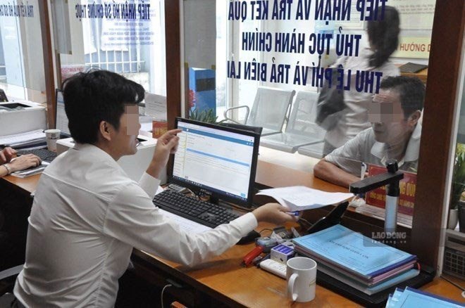 Civil servants are assigned to perform work that needs to be resolved in a certain period of time. Photo: Luong Hanh