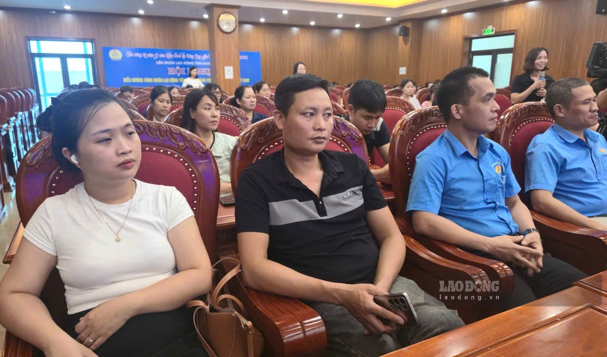 A large number of workers in Hoa Xa Industrial Park, Ninh Binh province attended the forum "Listening, union members, workers speak". Photo: Nguyen Truong