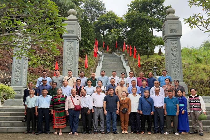 A delegation of prestigious people from Lam Dong province visits ATK Dinh Hoa in Phu Dinh commune, Thai Nguyen province. Photo: Lam Dong Provincial e-Portal