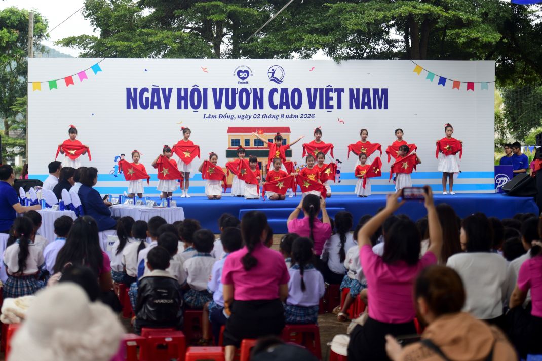 Overview of the Vietnam Rise Day organized by Vinamilk and the Vietnam Rise Milk Fund in Hiep Thanh, Lam Dong on August 2. Photo: Hai An