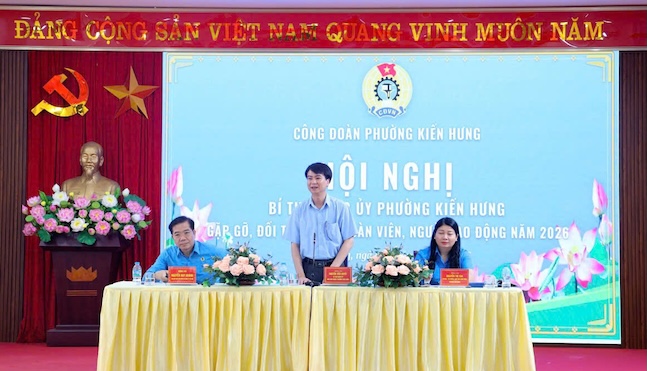 Kien Hung Ward Trade Union organizes a dialogue conference between heads of Party committees and authorities and union members, workers, and laborers in the ward in 2026. Photo: Ngoc Anh