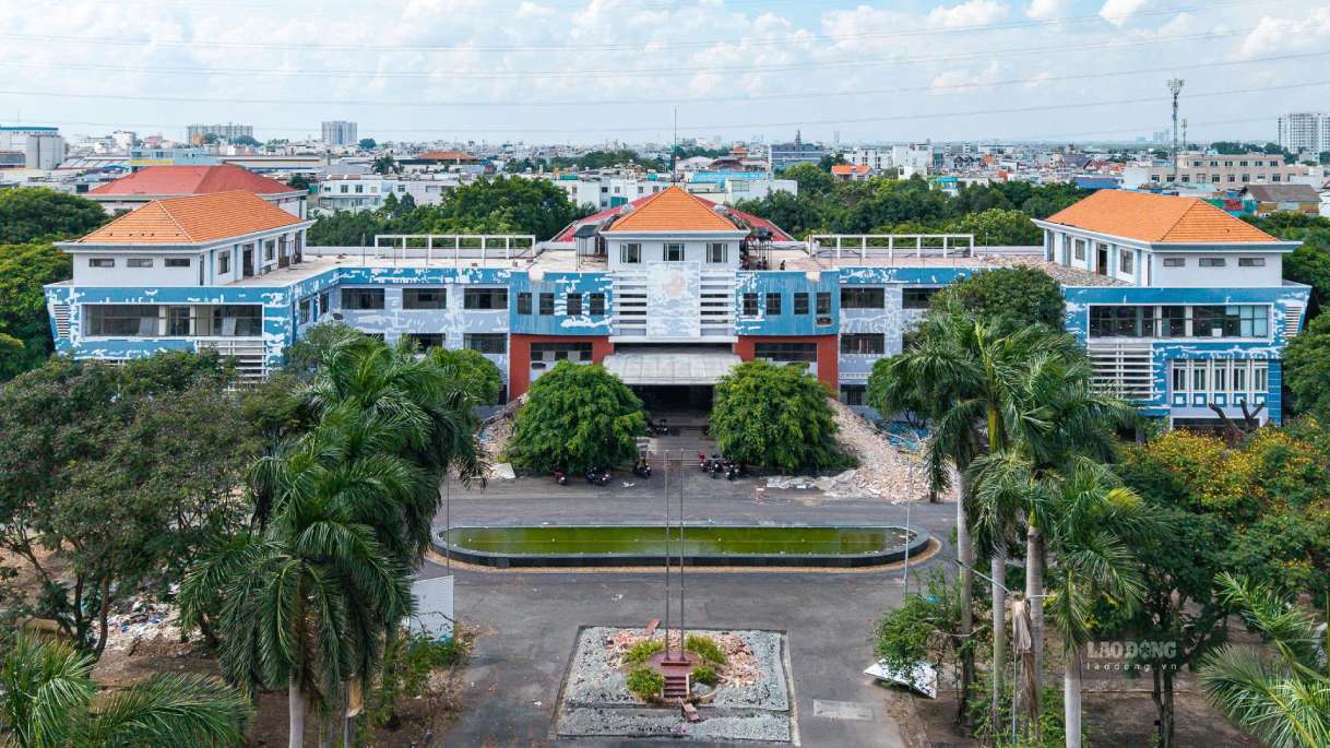 La antigua sede del Comité Popular del Distrito 12 "cambie de ropa" para convertirse en una escuela que lleva el nombre de la mártir Lê Thị Riêng. Foto: Thái Bảo