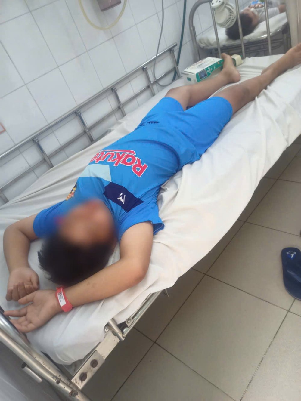 Bé Lê Nguyễn Minh Khang được phát hiện tai biến khi đang học lớp 6. Ảnh: Gia đình cung cấp