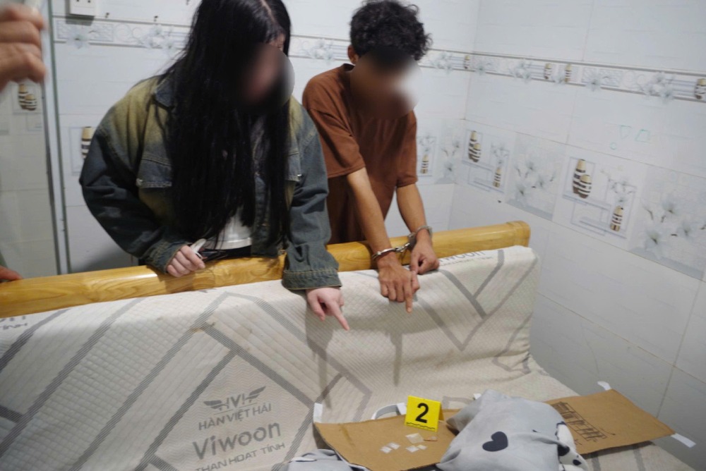 2 subjects and drug exhibits. Photo: Hoang Do/An Giang Police