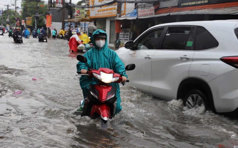 Weather forecast for tomorrow August 5, Hanoi has heavy rain. Photo: Vu Binh