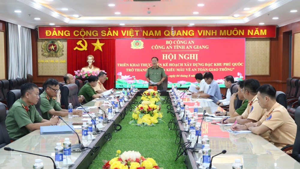 Conference to deploy the plan to build Phu Quoc special zone into a "Model area for traffic safety". Photo: Tien Dung/An Giang Police