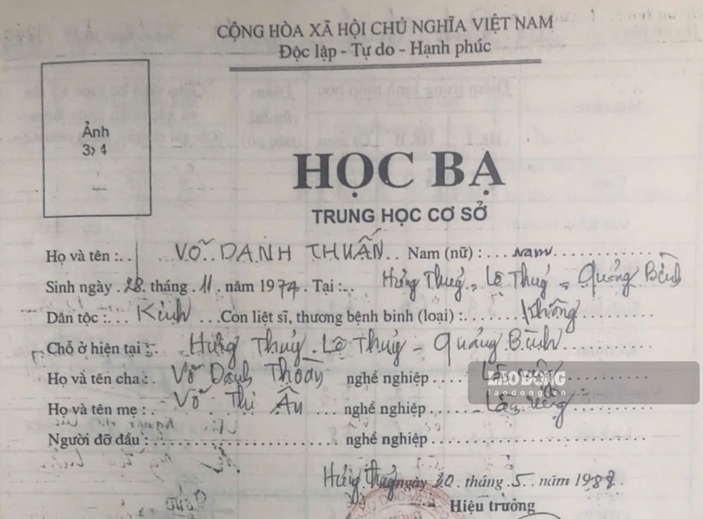 Vo Danh Thuan 씨의 학교 기록이 확인되고 있습니다. 사진: 탄흐엉