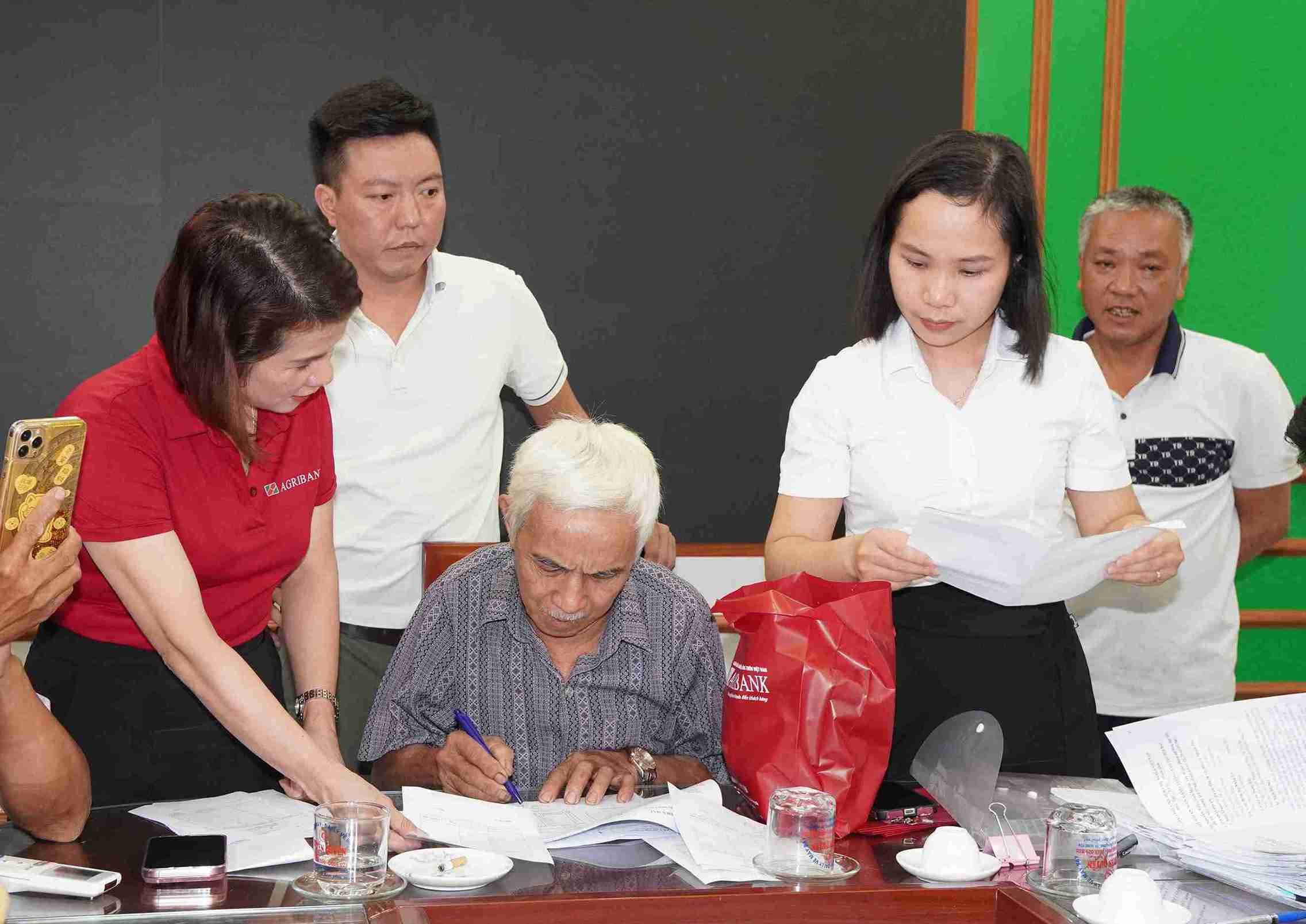 Nguyen Trai commune continues to pay compensation to serve the DT. 376B road project. Photo: Nguyen Trai commune