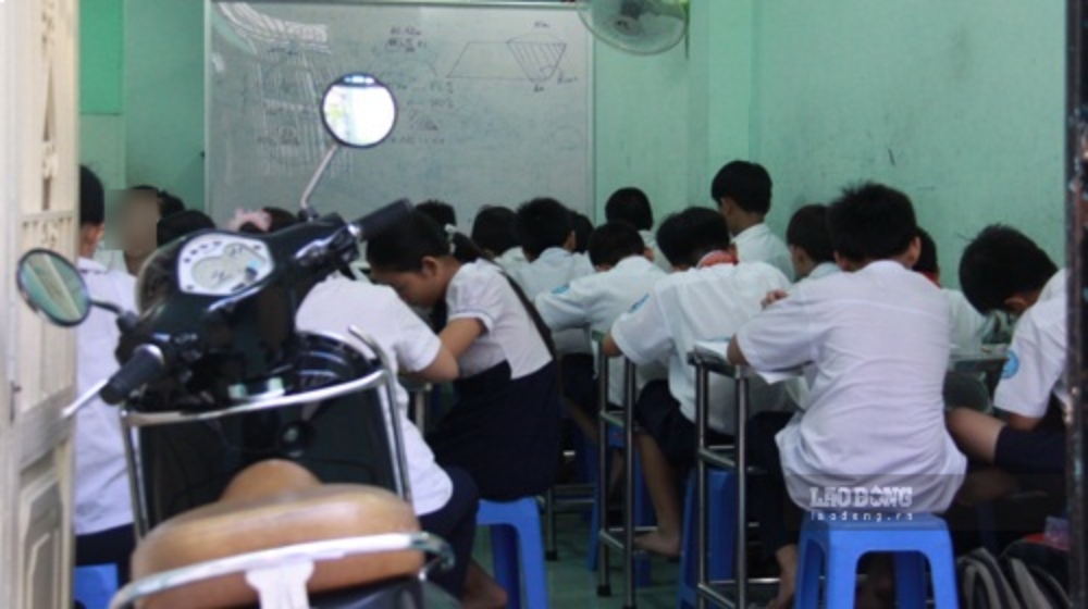 Rectifier les phénomènes négatifs dans les cours particuliers, les cours supplémentaires et la course aux résultats. Photo: Trang Hà