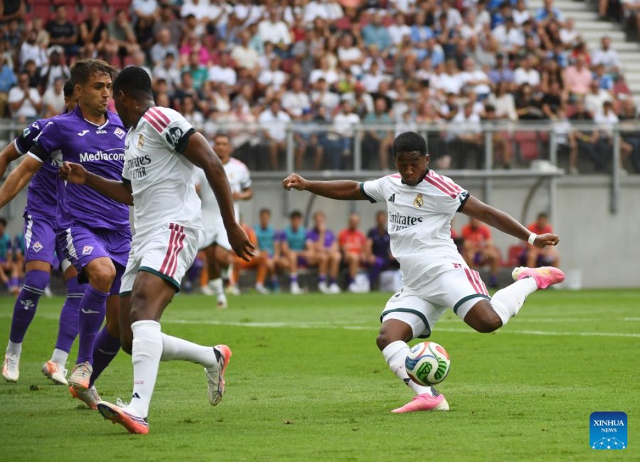 ... đưa Real Madrid trở lại con đường chiến thắng là những bài toán đầy áp lực với Mourinho. Ảnh: Xinhua