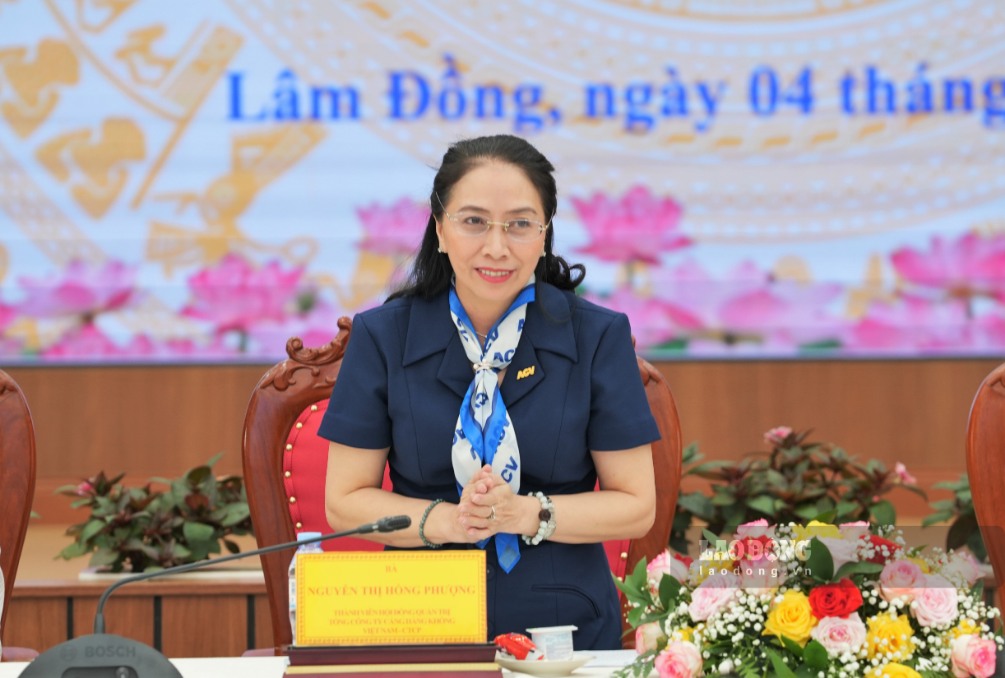 Bà Nguyễn Thị Hồng Phượng - Thành viên Hội đồng quản trị ACV phát biểu tại buổi làm việc. Ảnh: Thần Hy