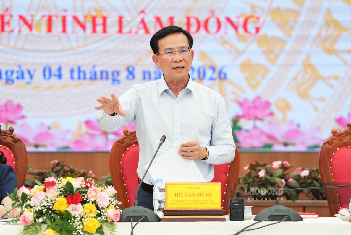 Ông Hồ Văn Mười - Ủy viên Trung ương Đảng, Chủ tịch UBND tỉnh Lâm Đồng phát biểu tại buổi làm việc. Ảnh: Phúc Khánh
