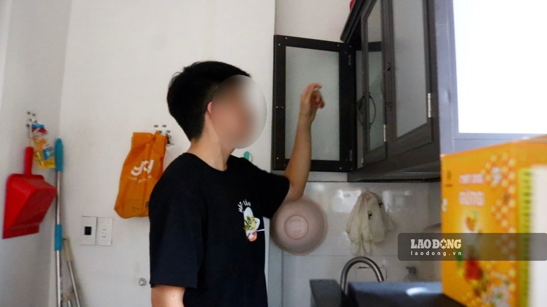 La pression du logement pousse de nombreux locataires à accepter des prix élevés de l'électricité allant jusqu'à 3 500-4 500 VND/kWh ainsi que les dépenses associées. Photo: Song Anh