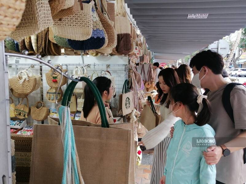 Korean tourists visit Da Nang City. Photo: Mai Huong