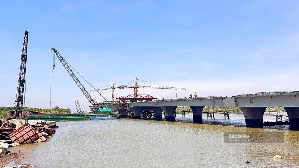 Key infrastructure projects are focused on construction to complete the 2026 disbursement plan. Photo: Hoang Loc