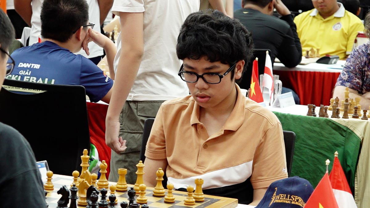 Le jeune joueur d'échecs vietnamien Dau Khuong Duy. Photo de : Doan Hung