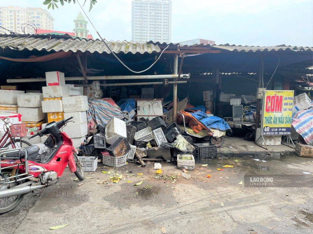 An area at Cua Bac market is degraded and messy. Photo: Pham Chung