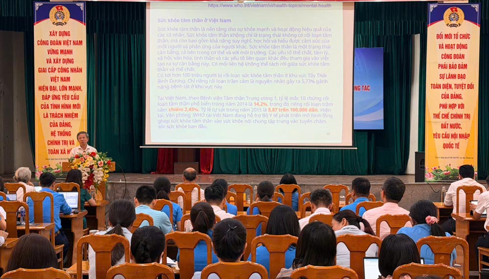 Da Nang City Labor Federation trains trade unions to participate in implementing occupational safety and health for full-time officials throughout the system. Photo: Da Nang Trade Union