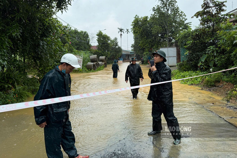 Heavy rain on the morning of August 3rd caused many areas in Coc San commune, Lao Cai province to be flooded, affecting people's houses and production. Photo: Van Anh