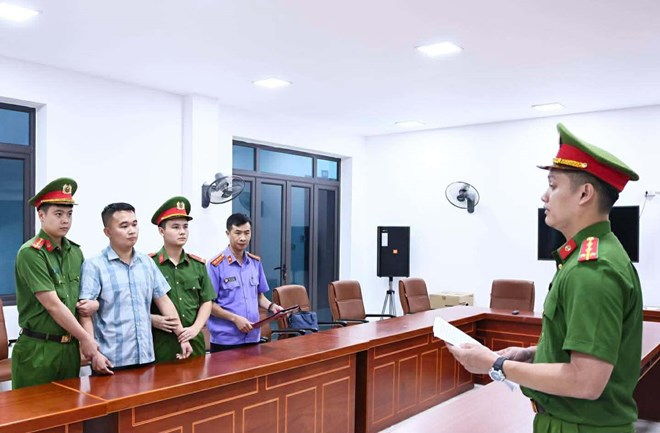 Công an tỉnh Tuyên Quang khởi tố, bắt tạm giam Nguyễn Hà Duy - giáo viên toán, Trường THPT Chuyên Tuyên Quang. Ảnh: Công an Tuyên Quang